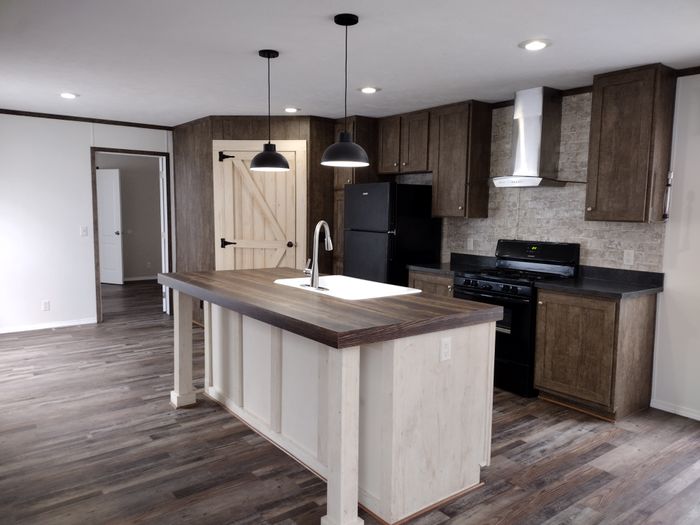 Birchwood MHP - Unit 142 - Kitchen