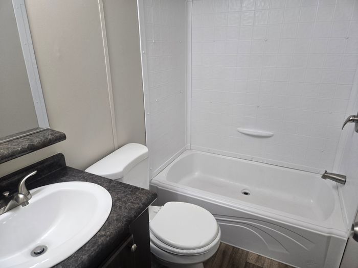 Bluegrass Meadows - Unit D23 - Bathroom