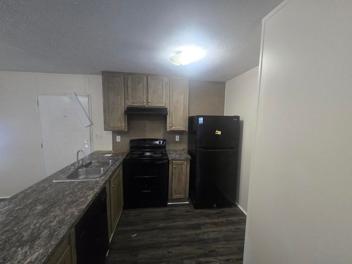 Clayton MHP - Unit 76 - Kitchen
