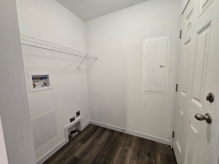 Madison MHC - Unit WS25 - Entryway