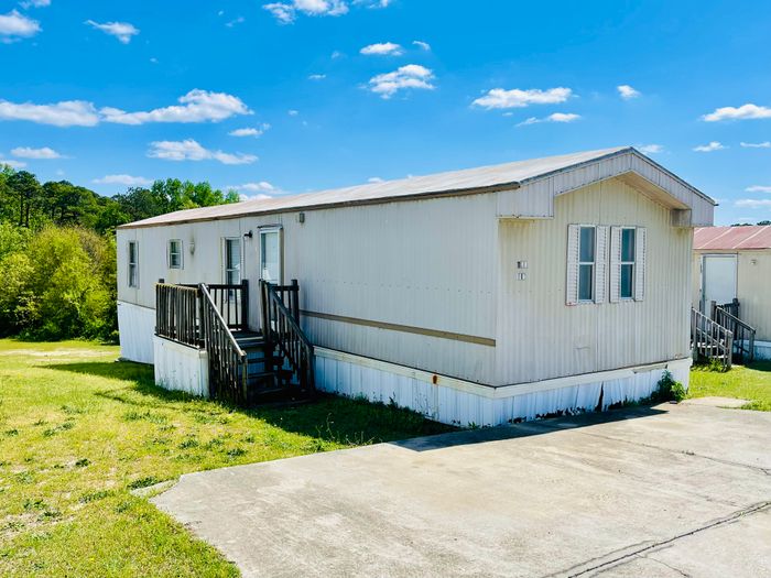 Lafayette Park MHP - Unit 106 - Exterior, Street View