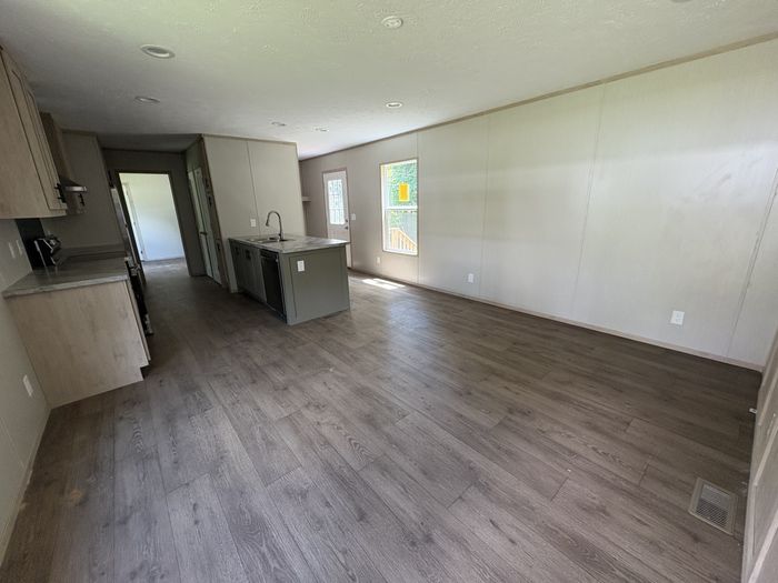 Willow Oaks MHP - Unit 100W - Interior