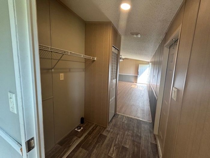 Coachlight Village North (CLN) - Unit 908 - Entryway