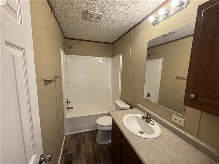 Fort Wayne MHC - Unit 875 - Bathroom