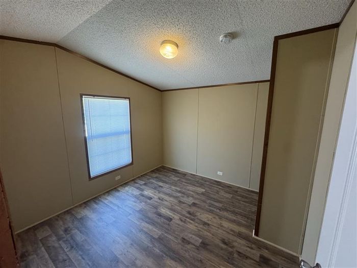 Fort Wayne MHC - Unit 847 - Bedroom