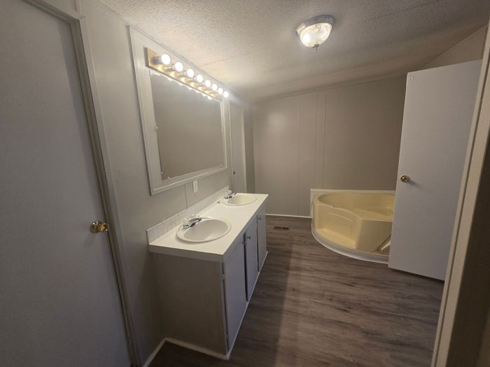 Lafayette Park MHP - Unit 228 - Bathroom