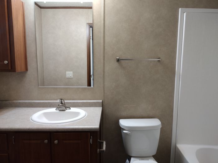 Pasadena MHC - Unit GEN2442 - Bathroom