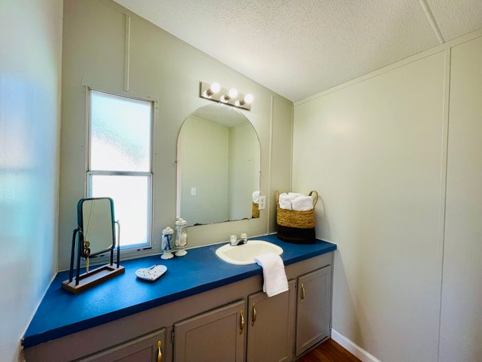 Lafayette Park MHP - Unit 106 - Bathroom