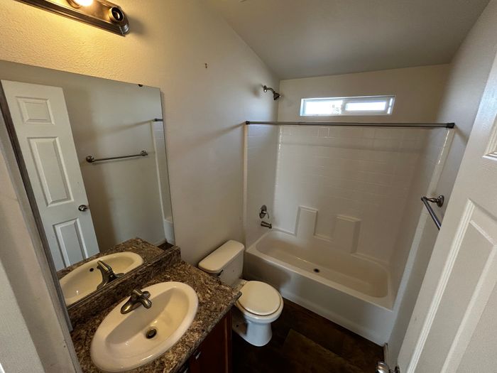 Villa Juanita MHC - Unit 72 - Bathroom