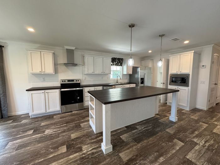 Lakewood Village MHC and RV Resort - Unit 149 - Kitchen