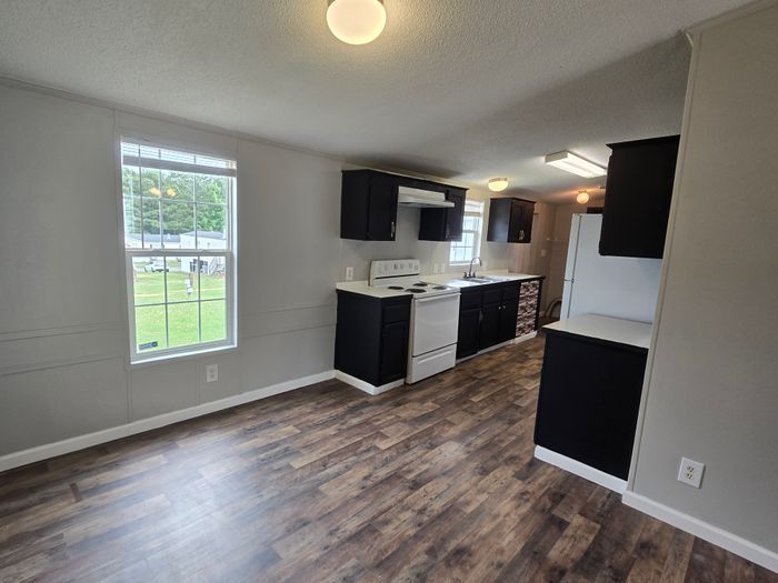 Lafayette Park MHP - Unit 90 - Kitchen