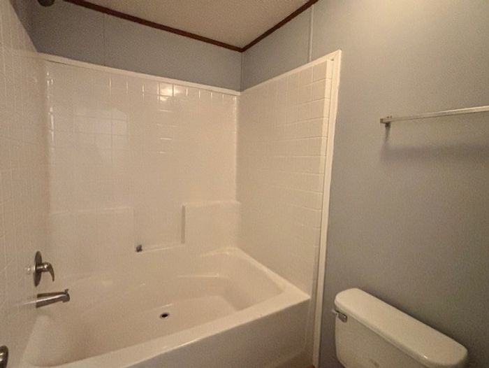 Fort Wayne MHC - Unit 220 - Bathroom