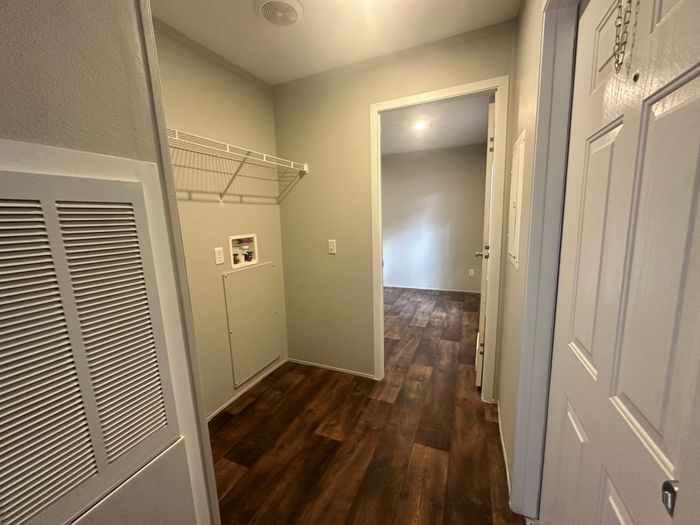 Rolling Hills MHP - Unit 74 - Entryway