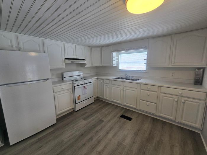 Royal Highlander - Unit SE8427 - Kitchen