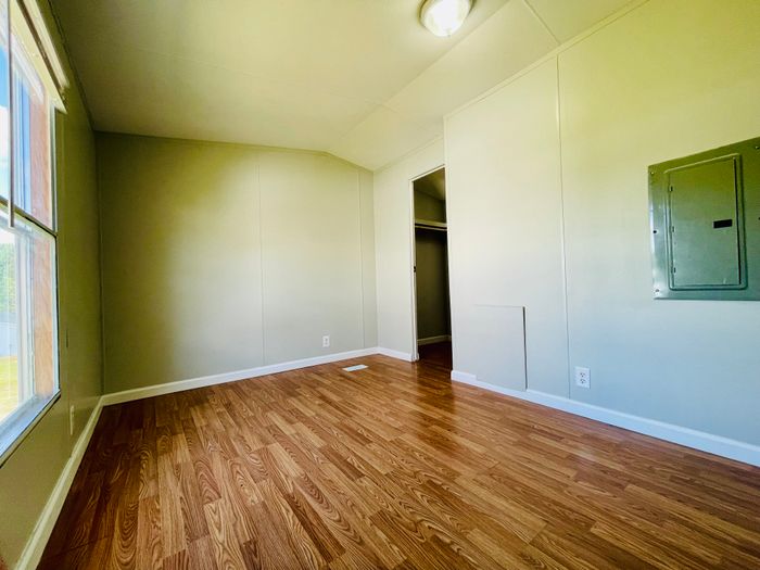 Lafayette Park MHP - Unit 106 - Interior