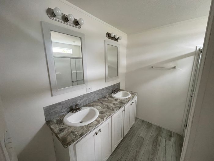 Lakewood Village MHC and RV Resort - Unit 98 - Bathroom