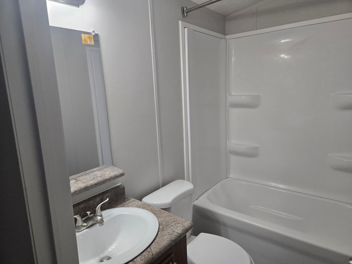 Bluegrass Meadows - Unit A17 - Bathroom