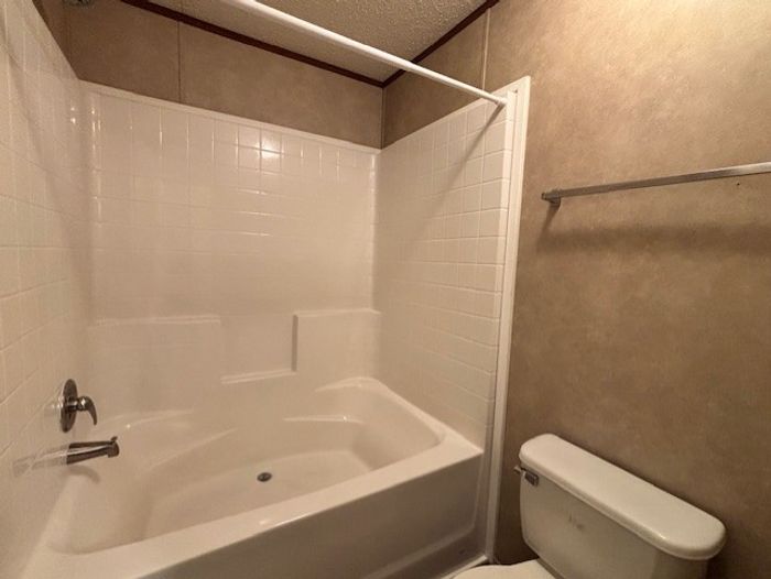 Fort Wayne MHC - Unit 249 - Bathroom