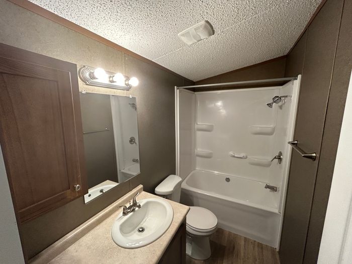 Oakridge MHP OK - Unit 22 - Bathroom