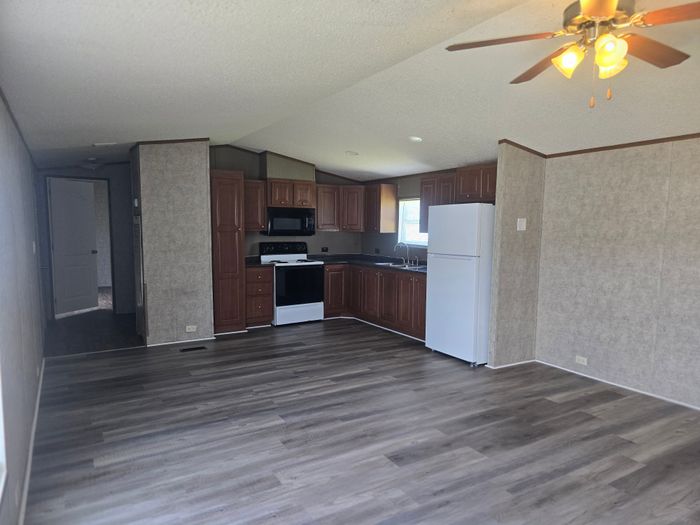 Lafayette Park MHP - Unit 218 - Kitchen