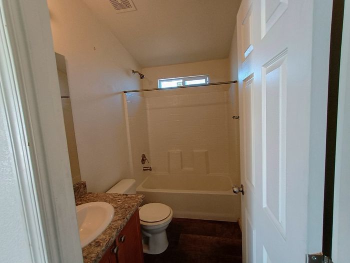 Villa Juanita MHC - Unit 72 - Bathroom