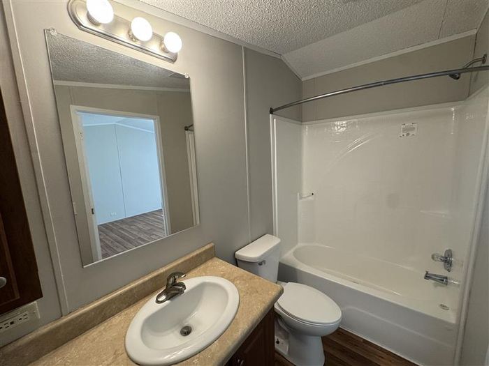 Fort Wayne MHC - Unit 711 - Bathroom