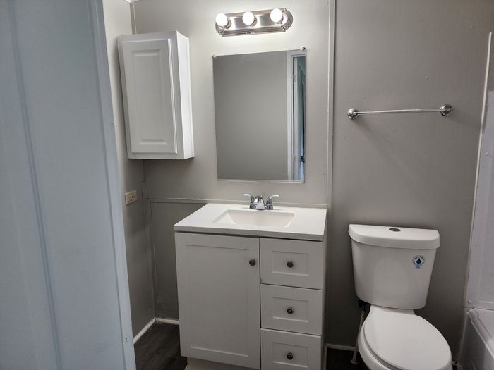 Eagles MHP - Unit 86 - Bathroom