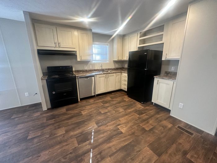 Rolling Hills MHP - Unit 89 - Kitchen