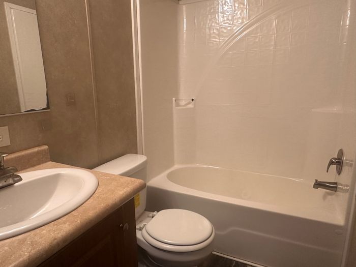 Pasadena MHC - Unit FRE2312 - Bathroom