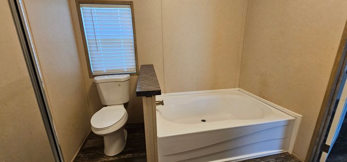 Sunnyvale Estates MHP - Unit 41 - Bathroom