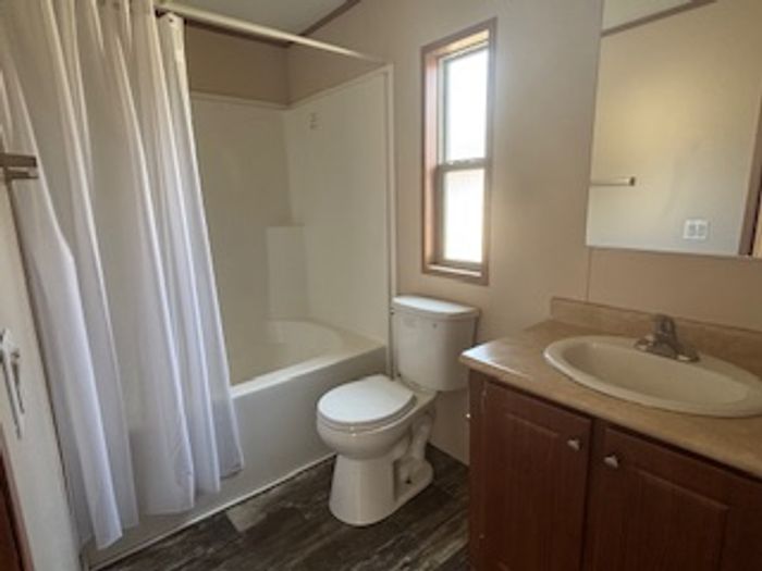 Pasadena MHC - Unit CAS2331 - Bathroom