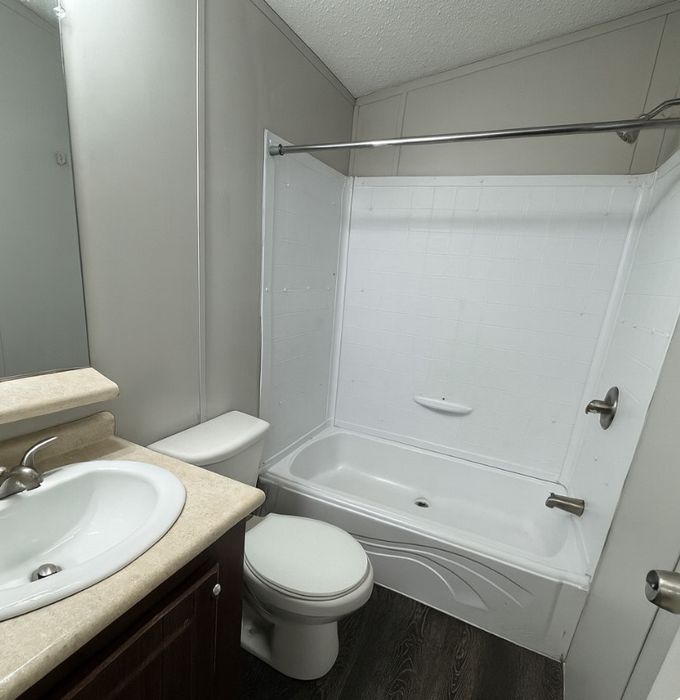 Eagles MHP - Unit 21 - Bathroom