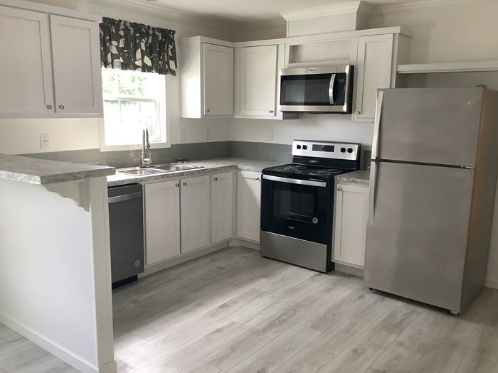 Lakewood Village MHC and RV Resort - Unit 260 - Kitchen