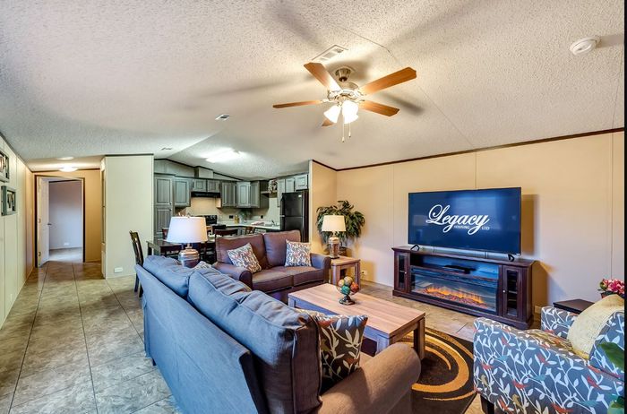 Pineview MHC - Unit 33 - Kitchen
