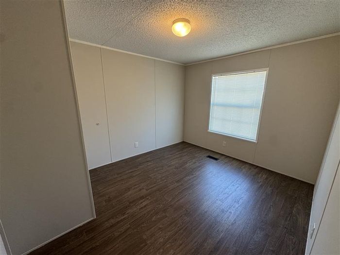 Fort Wayne MHC - Unit 620 - Bedroom