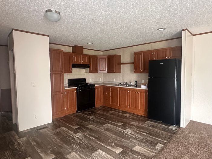 Birchwood MHP - Unit 114 - Kitchen
