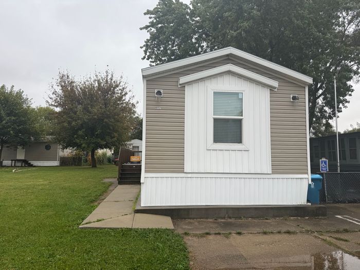 Kankakee Estates - Unit G11 - Exterior