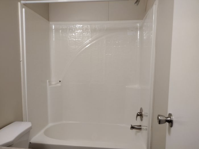 Pasadena MHC - Unit GEN2418 - Bathroom