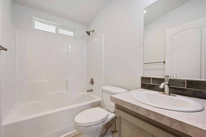 The Lakes at Hemet West - Unit 49 - Bathroom