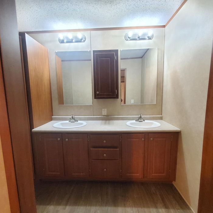 Fort Wayne MHC - Unit 502 - Bathroom