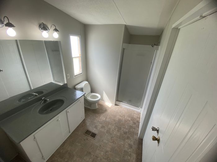 Sunnyvale Estates MHP - Unit 58 - Bathroom