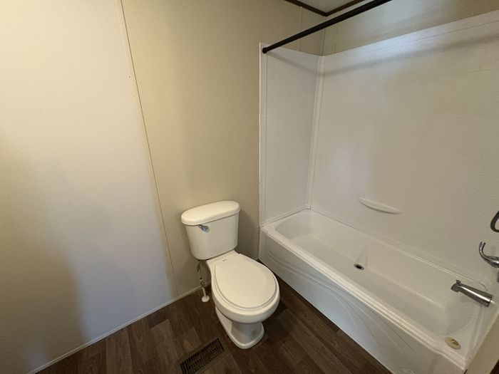 Willow Oaks MHP - Unit 103H - Bathroom