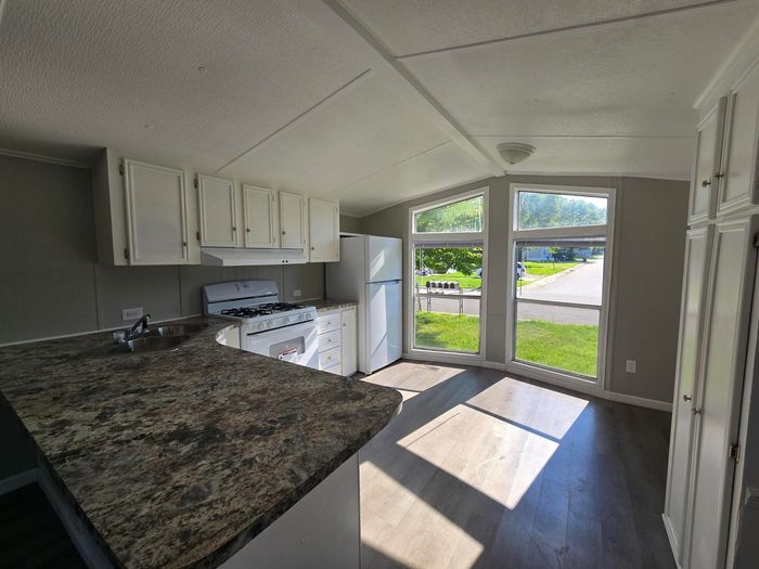 Royal Highlander - Unit SE8509 - Kitchen