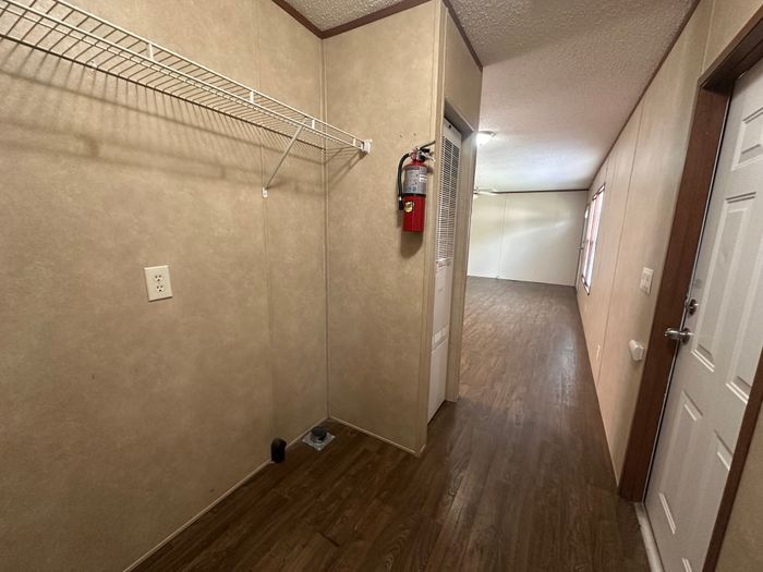 Pasadena MHC - Unit FRE2328 - Entryway