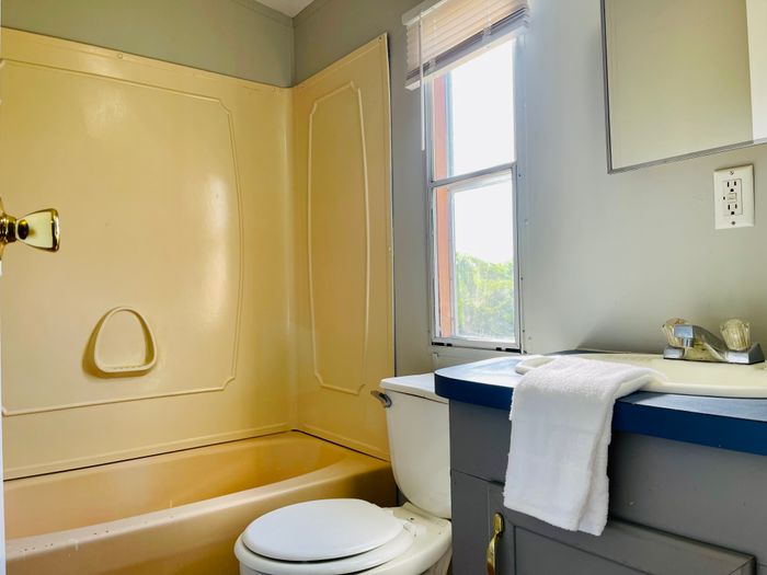Lafayette Park MHP - Unit 106 - Bathroom