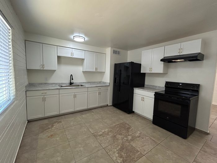 Villa Bella (Cheri Lynn) - Unit 47 - Kitchen