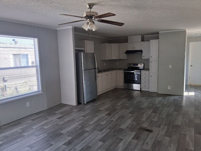Alliance Vista MH and RV Park - Unit H10 - Interior, Kitchen