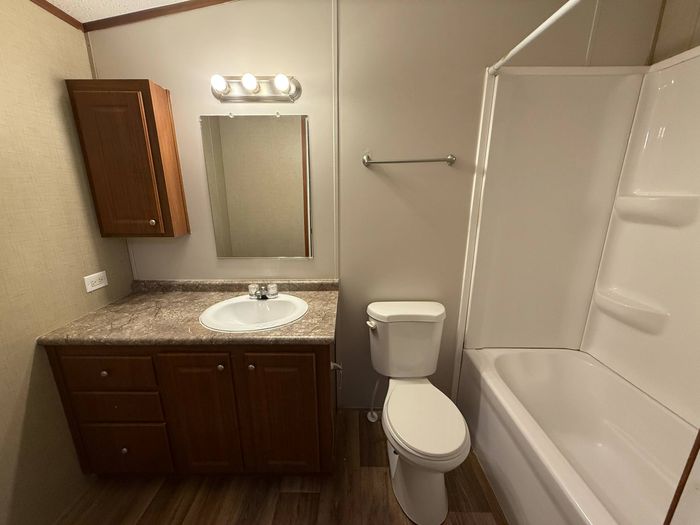 Sleepy Hollow - Unit 23 - Bathroom