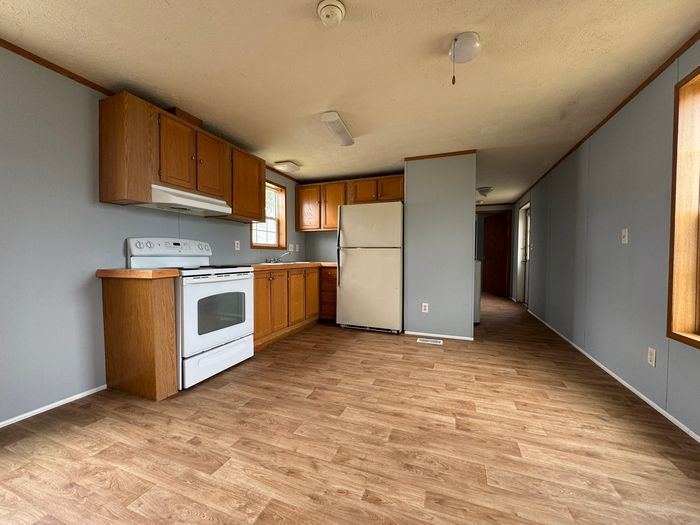 Colonial Gardens KS - Unit 40 - Kitchen