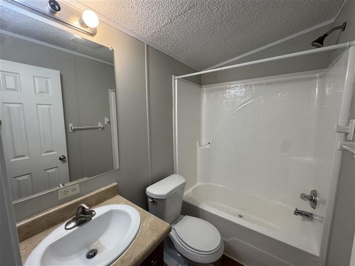 Fort Wayne MHC - Unit 711 - Bathroom